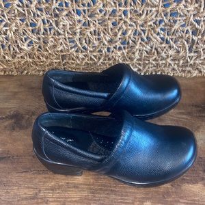 B.O.C BORN CONCEPT black Leather CLOGS MULES SHOES SIZE 7.5 women’s like new BOC
